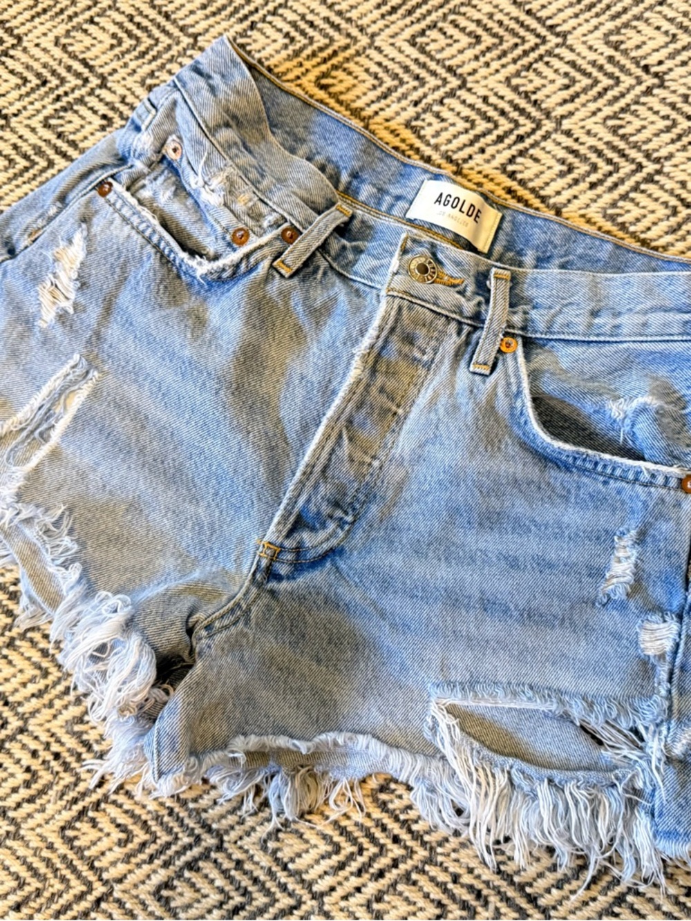 AGOLDE Parker Vintage Cut Off Shorts 26 Light Wash Distressed High Rise Denim - Picture 4 of 10